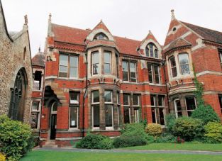 CATS SUMMER SCHOOL CAMBRIDGE (COURSES)